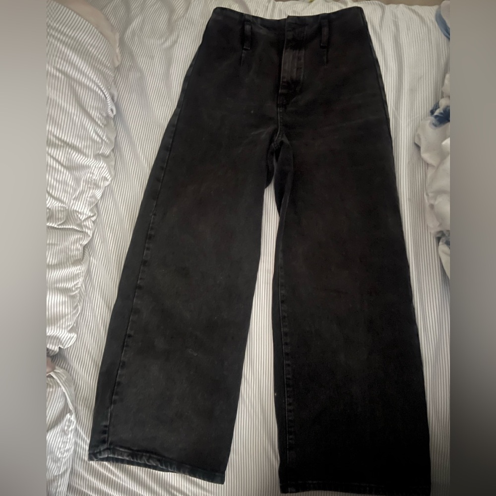ZARA- High waisted wide leg washed capri denim in black
